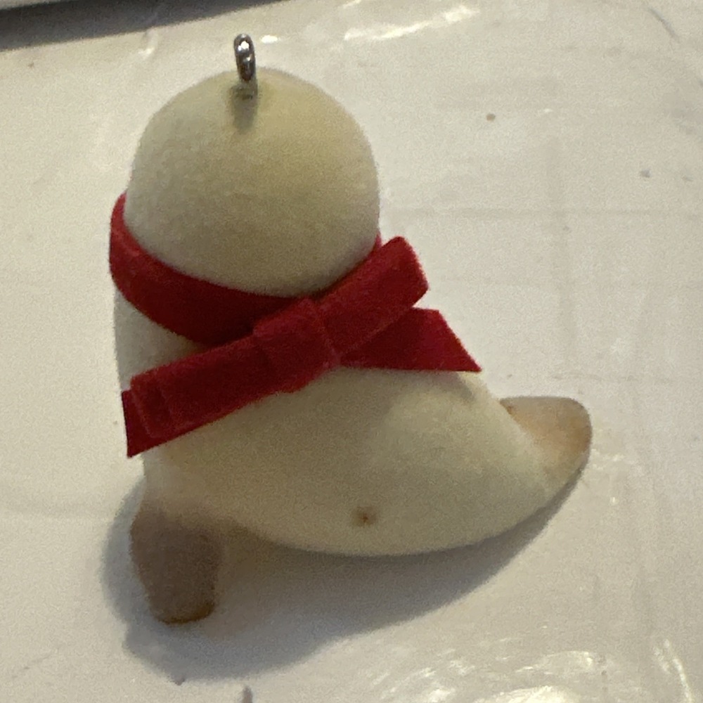 Vtg Hallmark Flocked Seal Miniature Figurine Small Tan Fuzzy Seal Pup Ornament - Picture 3 of 5